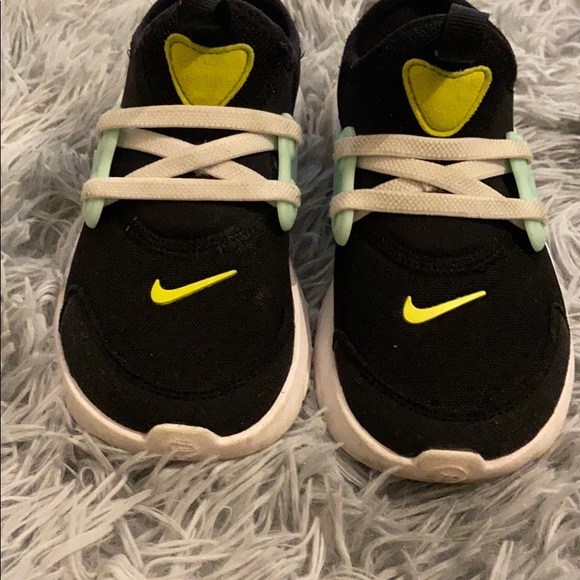 Nike - Picture 2 of 4